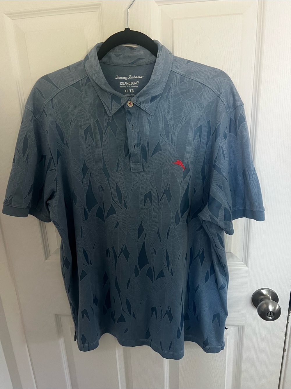 Tommy Bahama Blue Leaf-Pattern IslandZone Polo with Red Logo - Picture 5 of 9